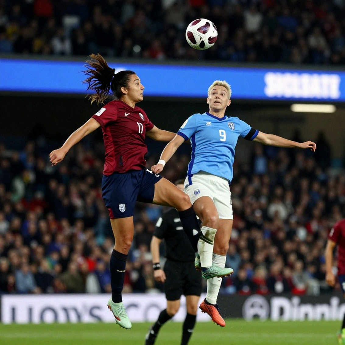 Một câu hỏi khép lại cuộc họp báo: Ireland, Israel và vùng xám dưới luật UEFA
